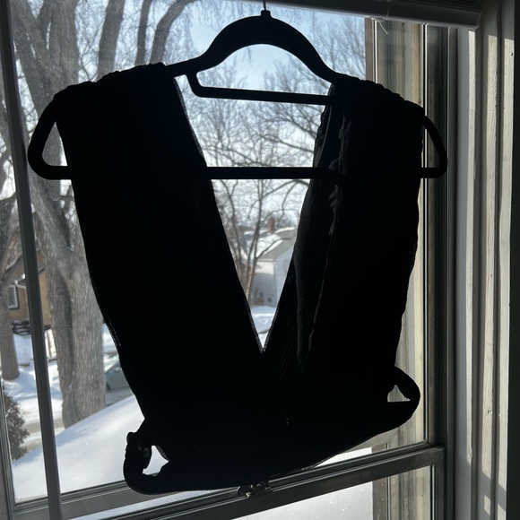 Forever 21 Low cut crop. Never worn. Size L. - Picture 2 of 3